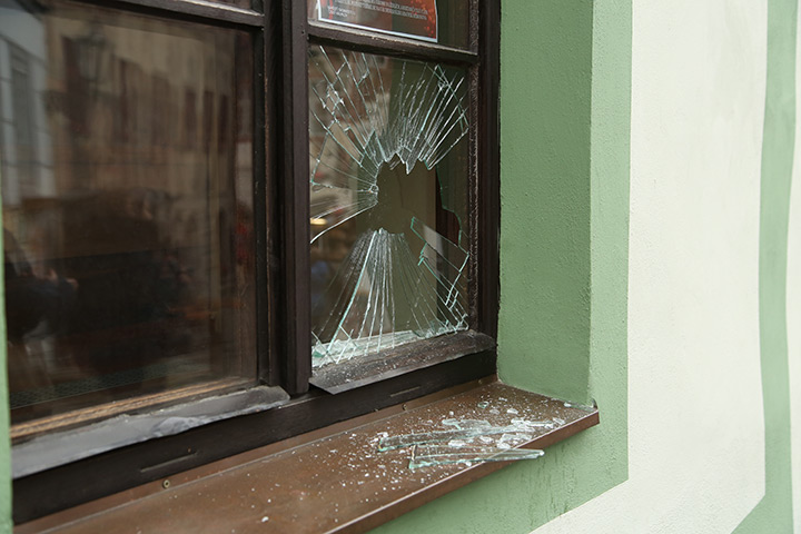 A2B Glass are able to board up broken windows while they are being repaired in Portland.